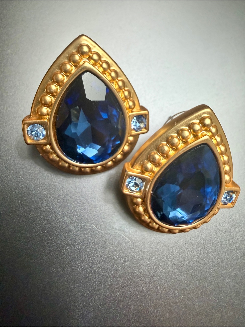 Oscar de la Renta Teardrop Earrings ✨POST BACK✨Museum GoldFinish - Picture 10 of 10